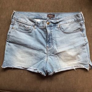 Nydj stretch shorts